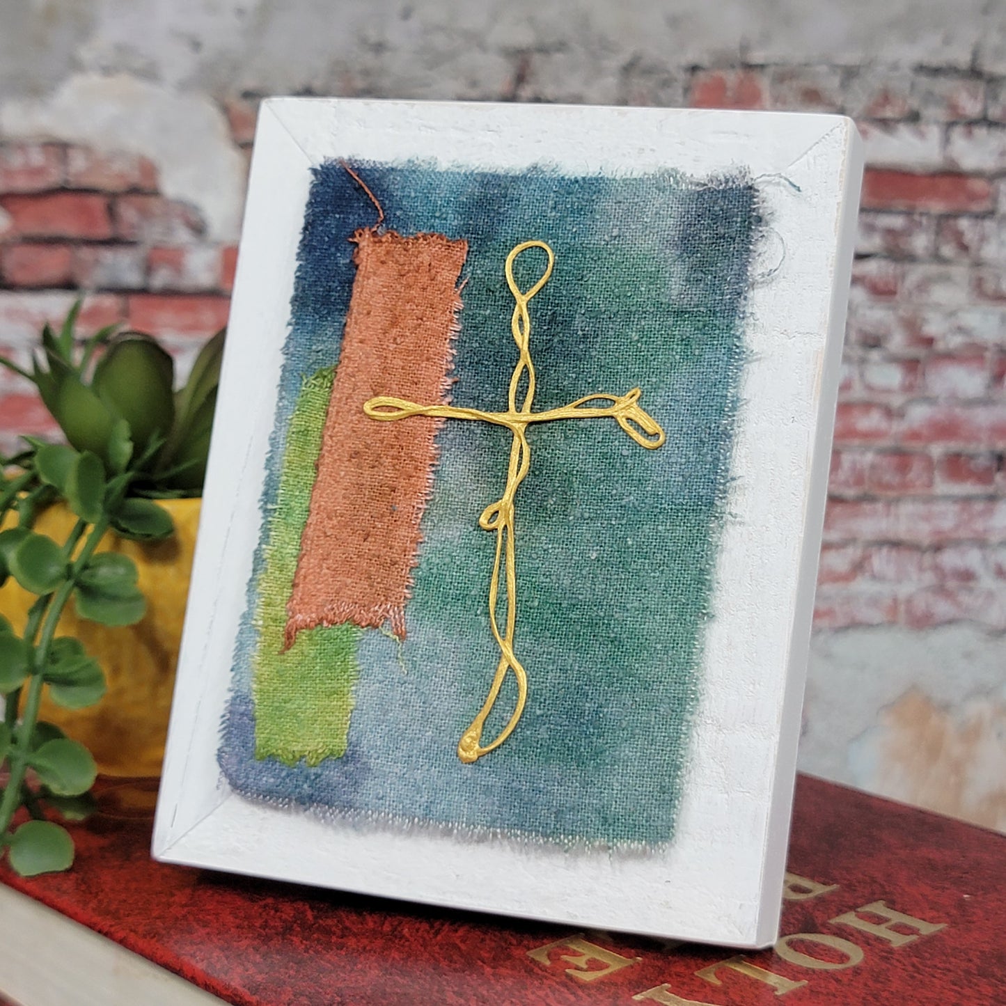 Swirled Cross on Silk Noil Mini Frame (325)