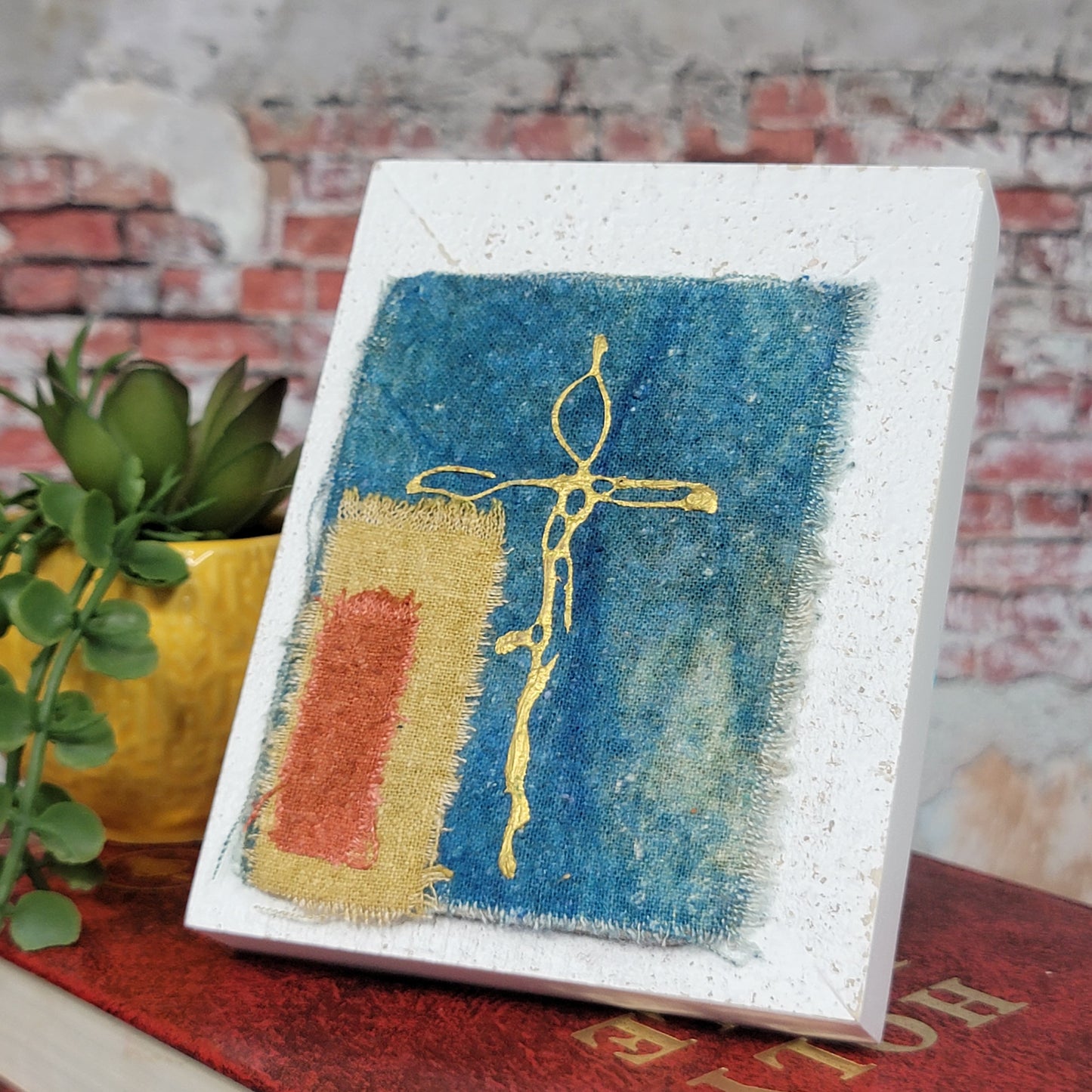 Swirled Cross on Silk Noil Mini Frame (324)
