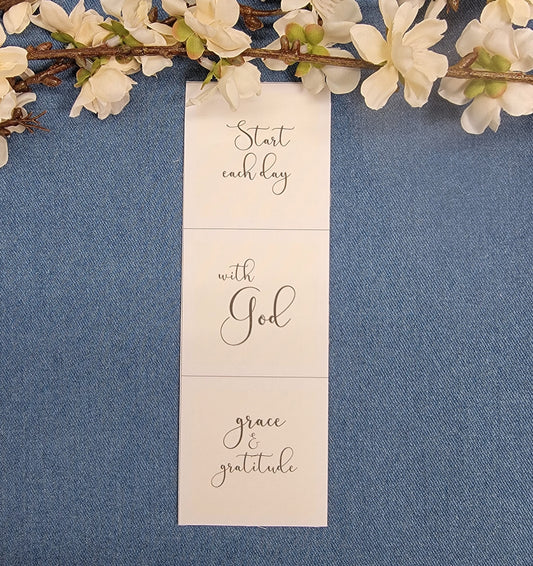 2" Quilt Blocks (set) - Start each day with God, grace & Gratitude - Ivory